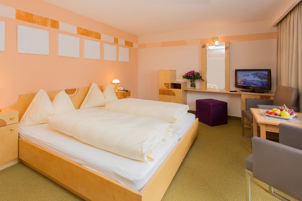 Standard Double Room,141091920:JPEG