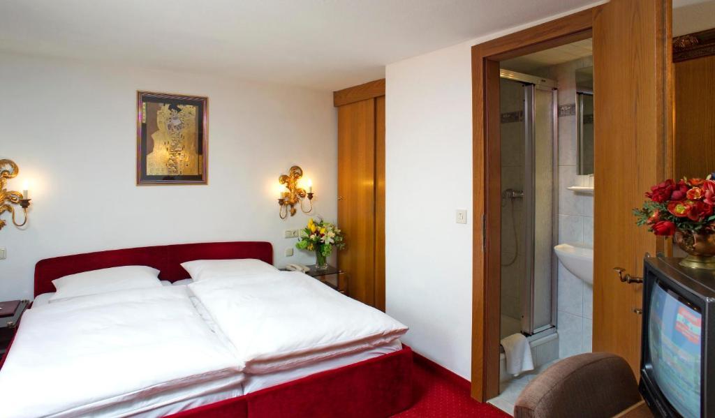Standard Double Room,416460444:JPEG