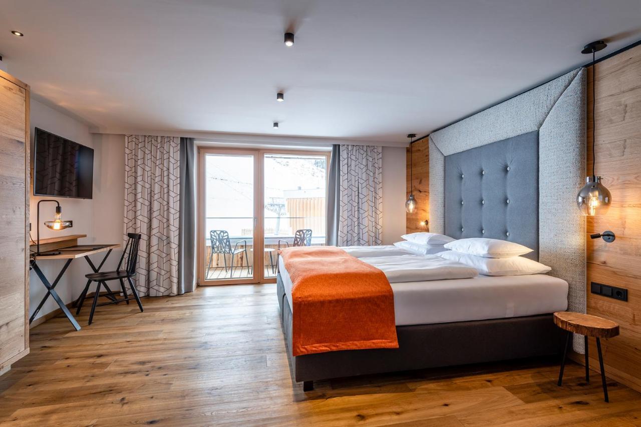 Junior Suite mit Balkon und Bergblick